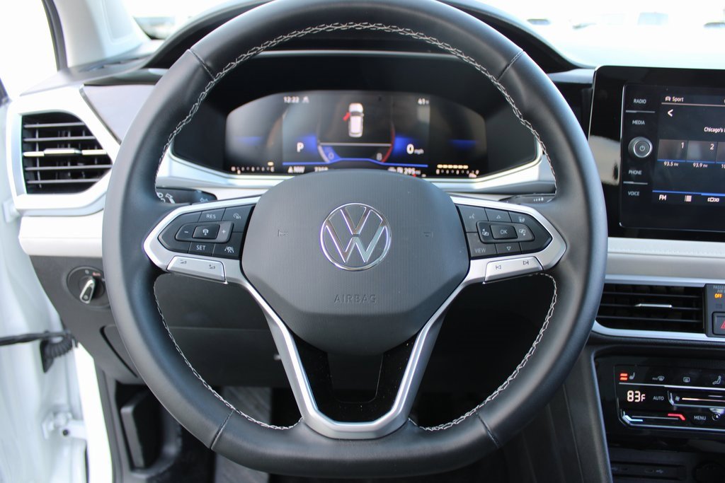 Certified 2025 Volkswagen Taos SE image 11