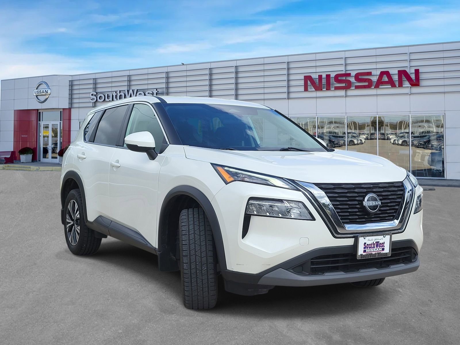 Used 2022 Nissan Rogue SV image 4