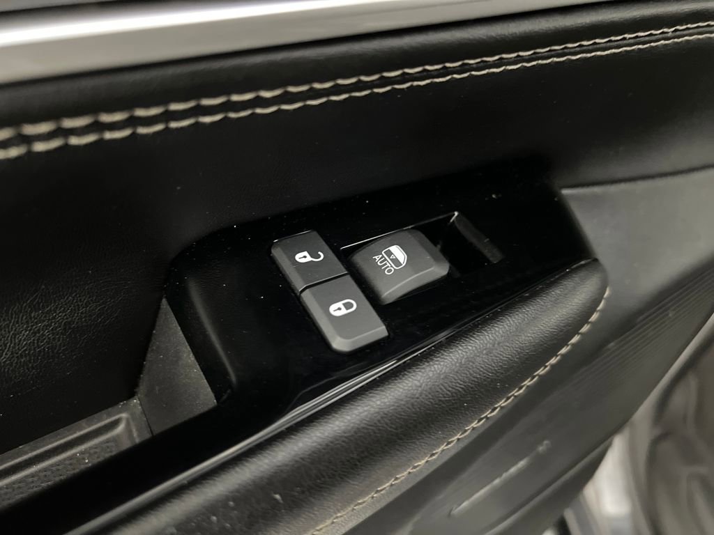 Used 2024 Jeep Wagoneer L Series II image 17