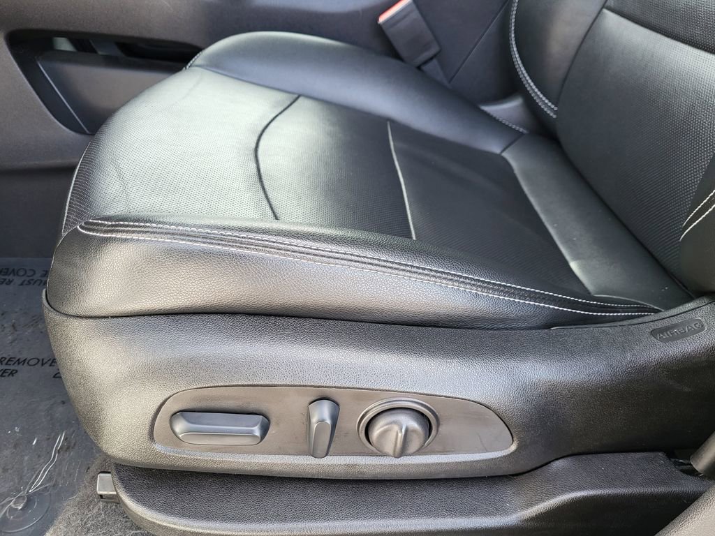 Used 2024 GMC Terrain SLT image 15