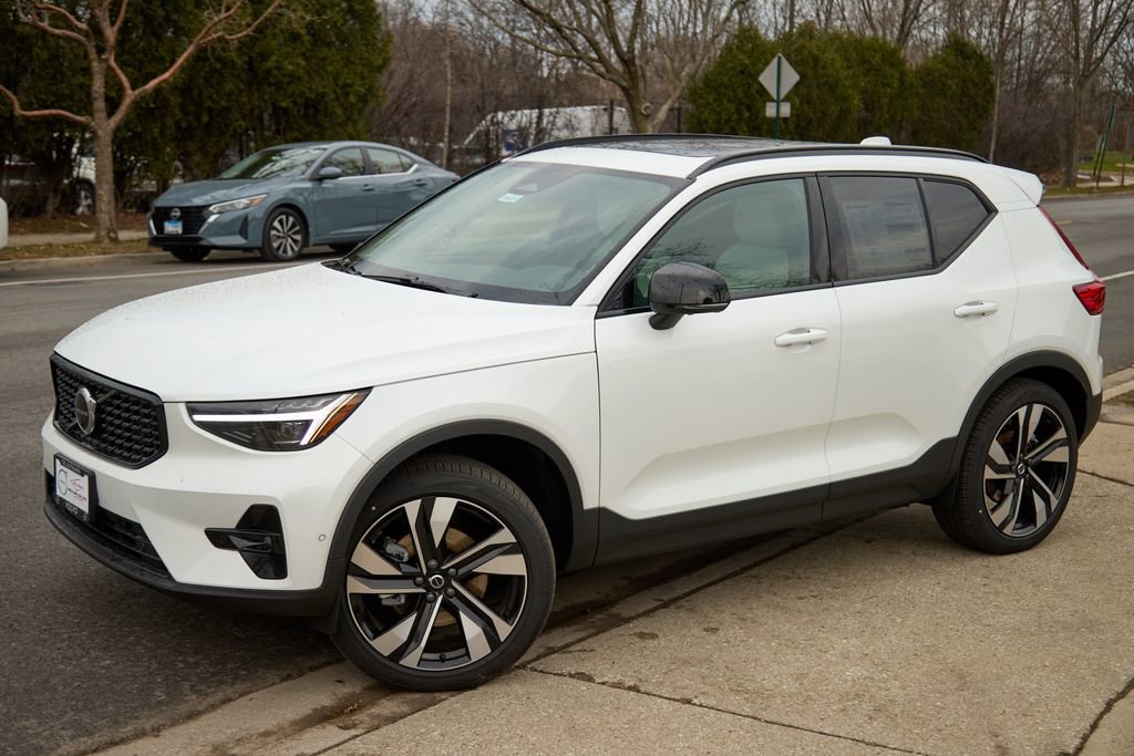 New 2026 Volvo XC40 B5 Plus w/ Protection Package Premier image 3