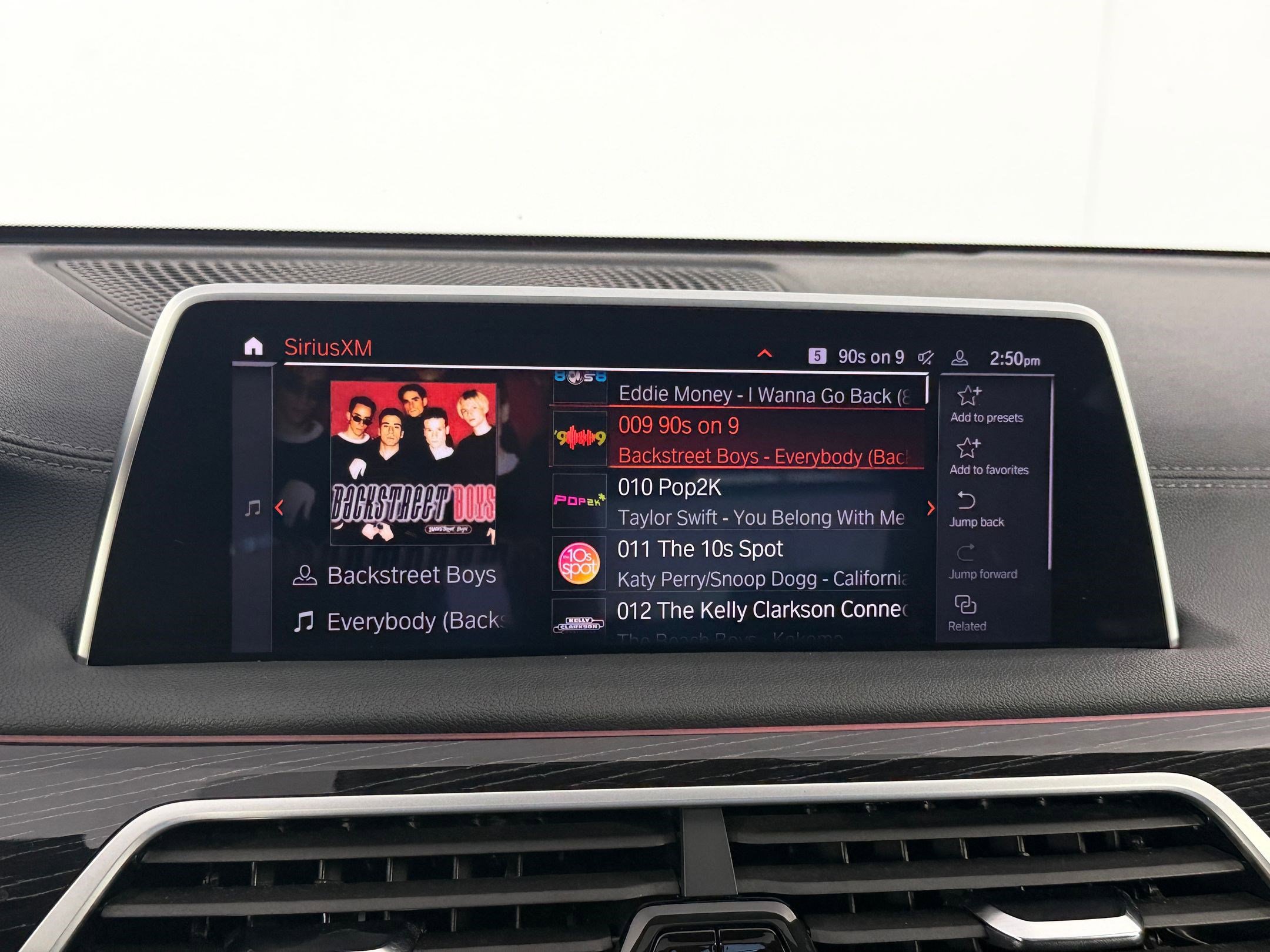 Used 2022 BMW 740i w/ M Sport Package RWD image 27