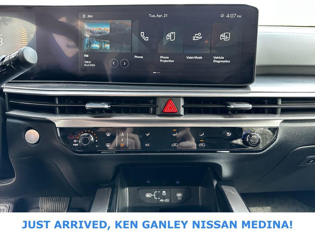 Used 2025 Kia Sorento LX FWD image 11