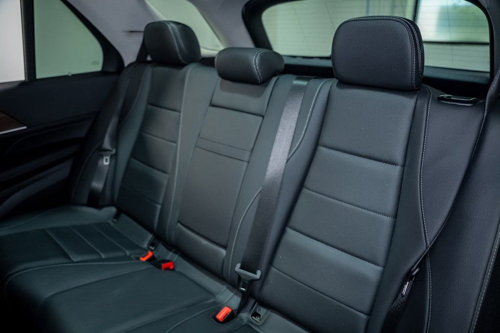 Used 2024 Mercedes-Benz GLE 350 4MATIC w/ AMG Line Exterior image 39