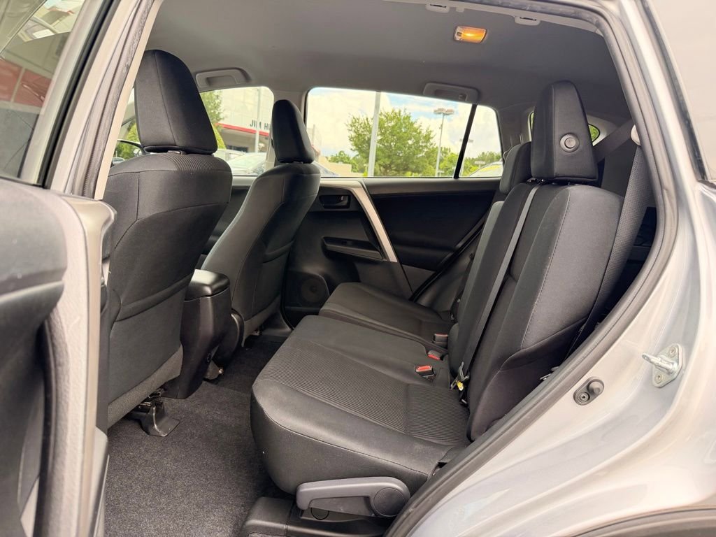 Used 2016 Toyota RAV4 LE AWD/4WD image 16