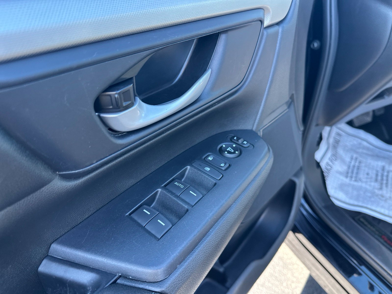 Used 2019 Honda CR-V LX image 17