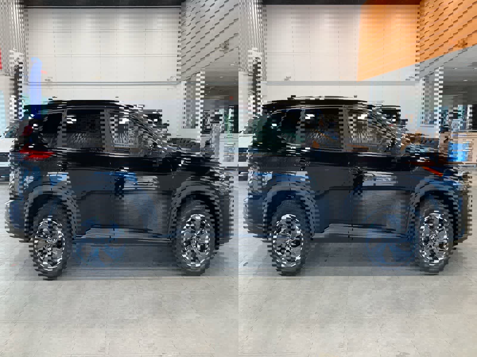 Used 2024 Nissan Rogue SV image 4