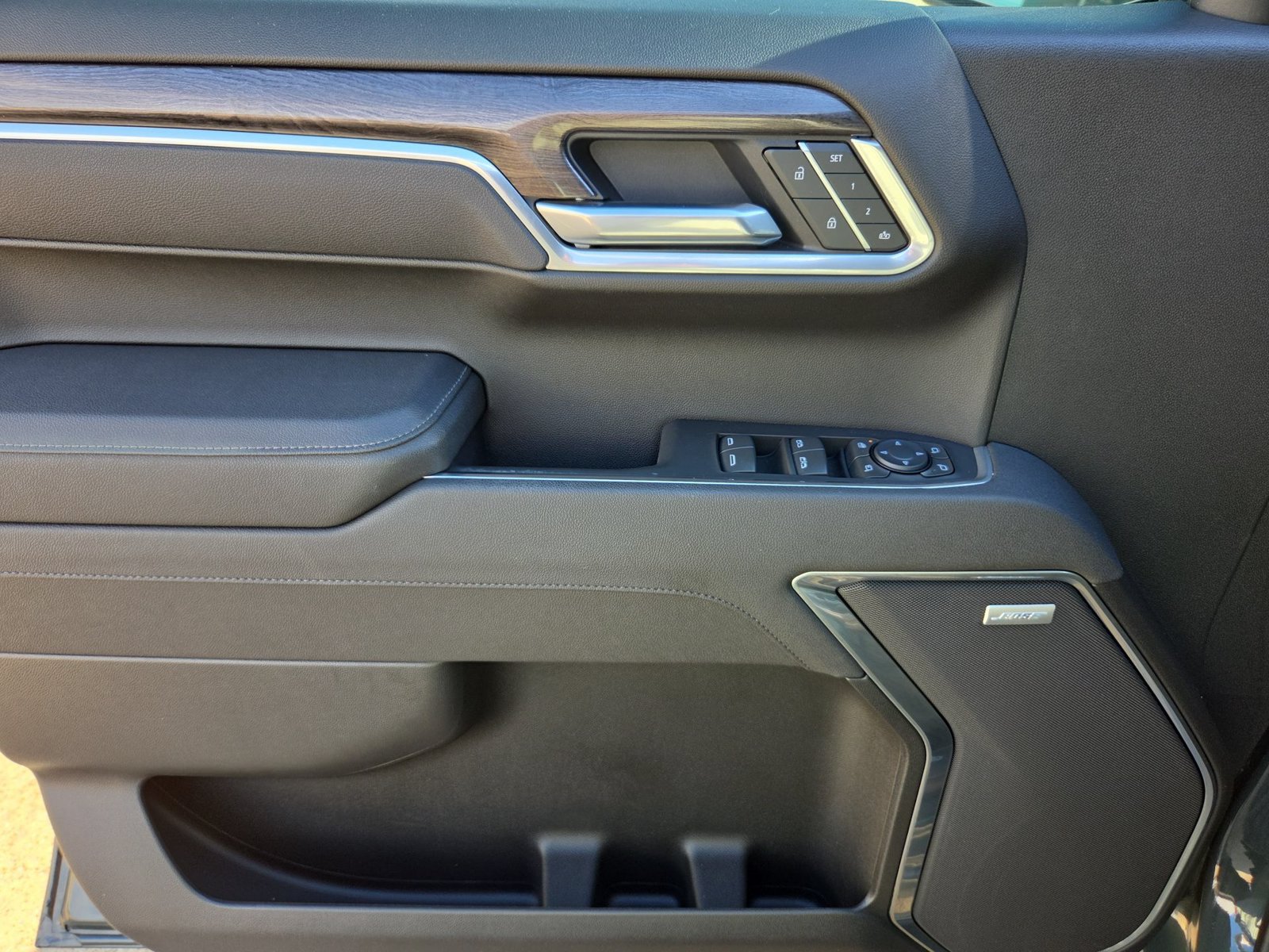 Used 2025 Chevrolet Silverado 1500 LTZ RWD image 22