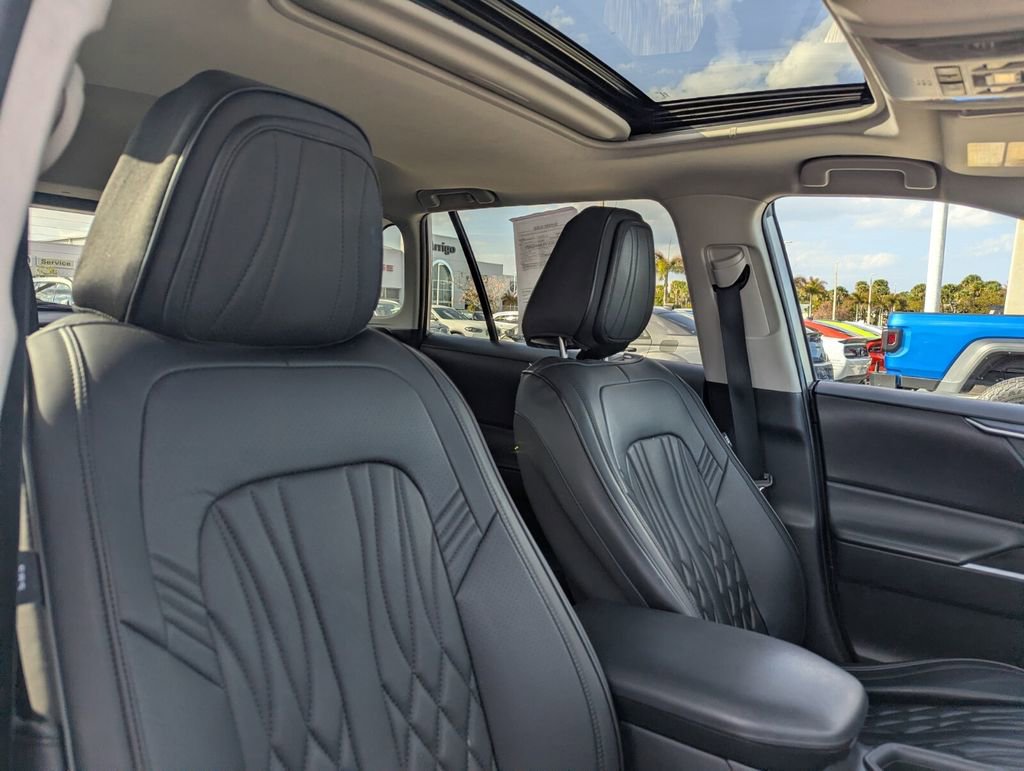 Used 2022 Toyota RAV4 XLE w/ Convenience Package image 11