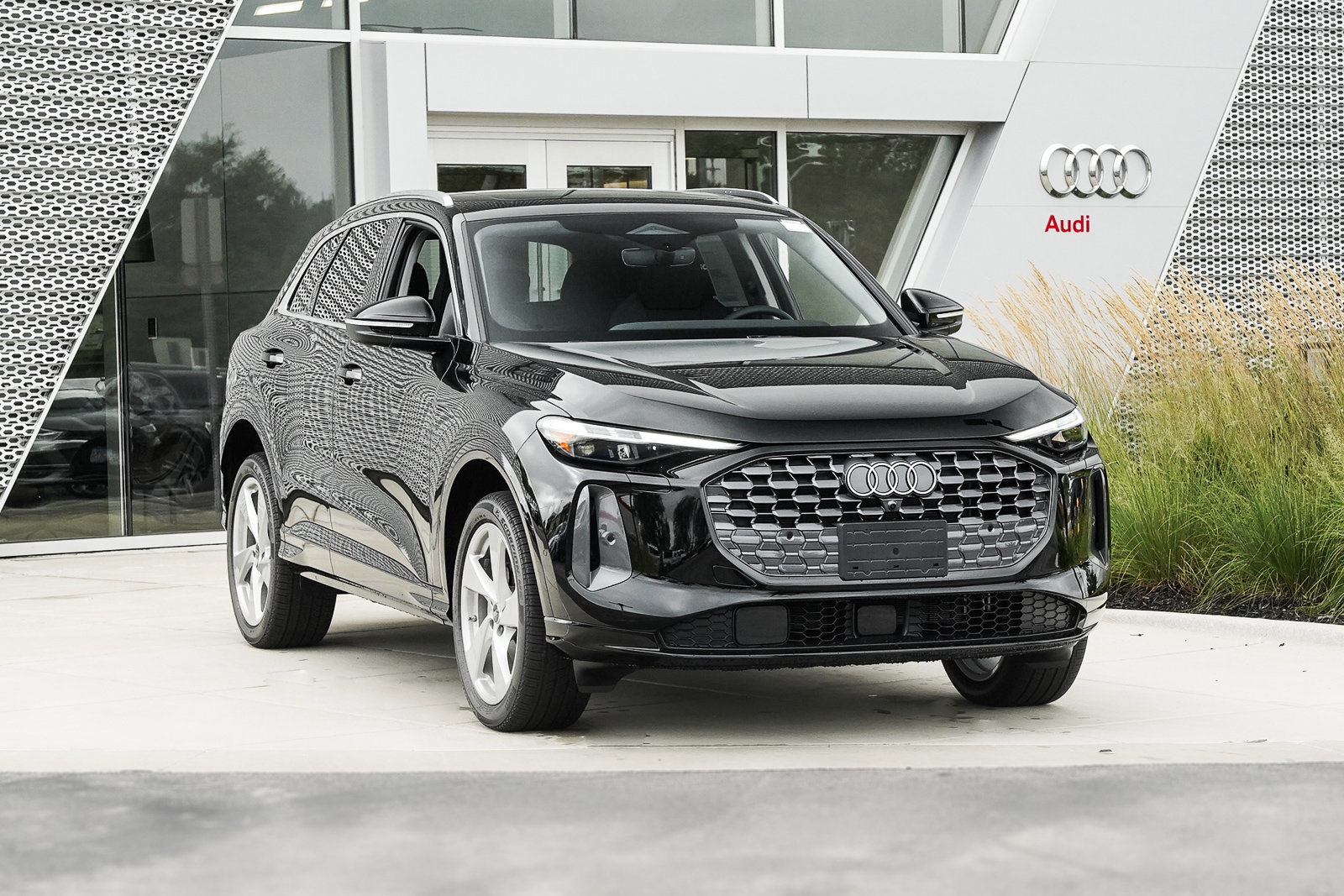 New 2025 Audi Q5 Premium Plus image 2