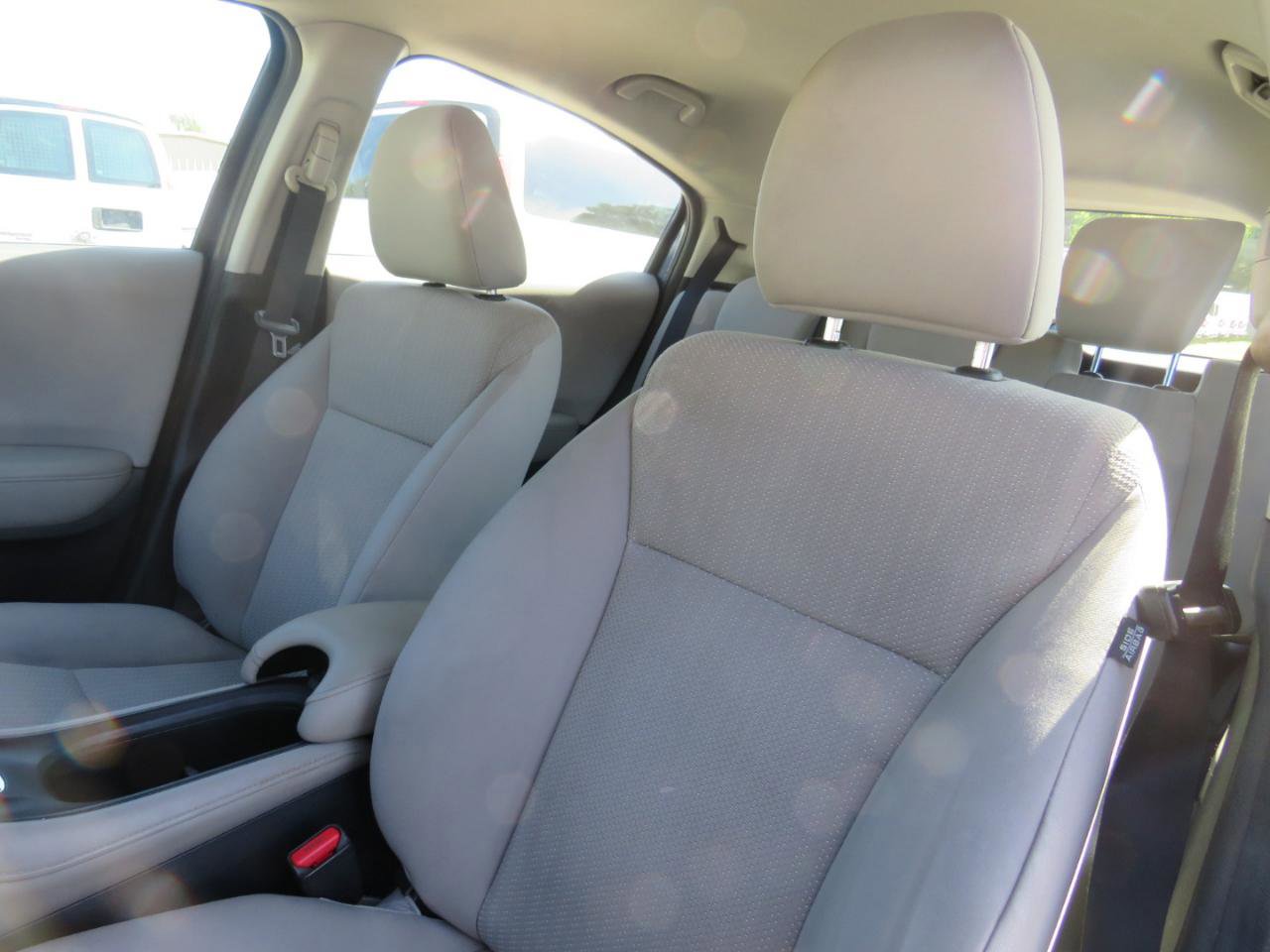 Used 2017 Honda HR-V LX image 37