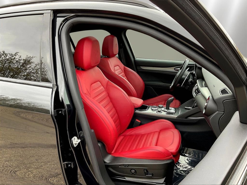 Used 2024 Alfa Romeo Stelvio Veloce AWD/4WD image 29