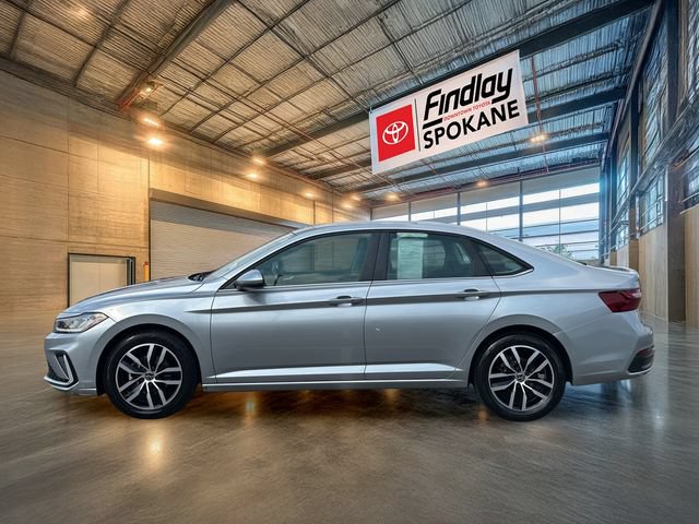 Used 2025 Volkswagen Jetta SE FWD image 3