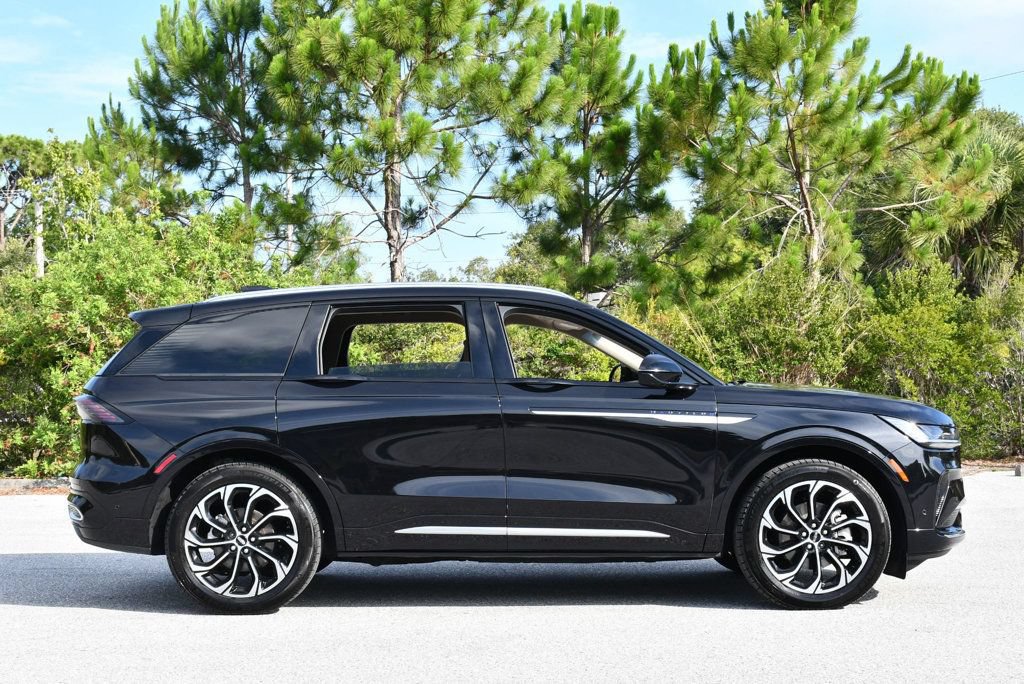 Used 2024 Lincoln Nautilus Reserve w/ Equipment Group 203A AWD/4WD image 7