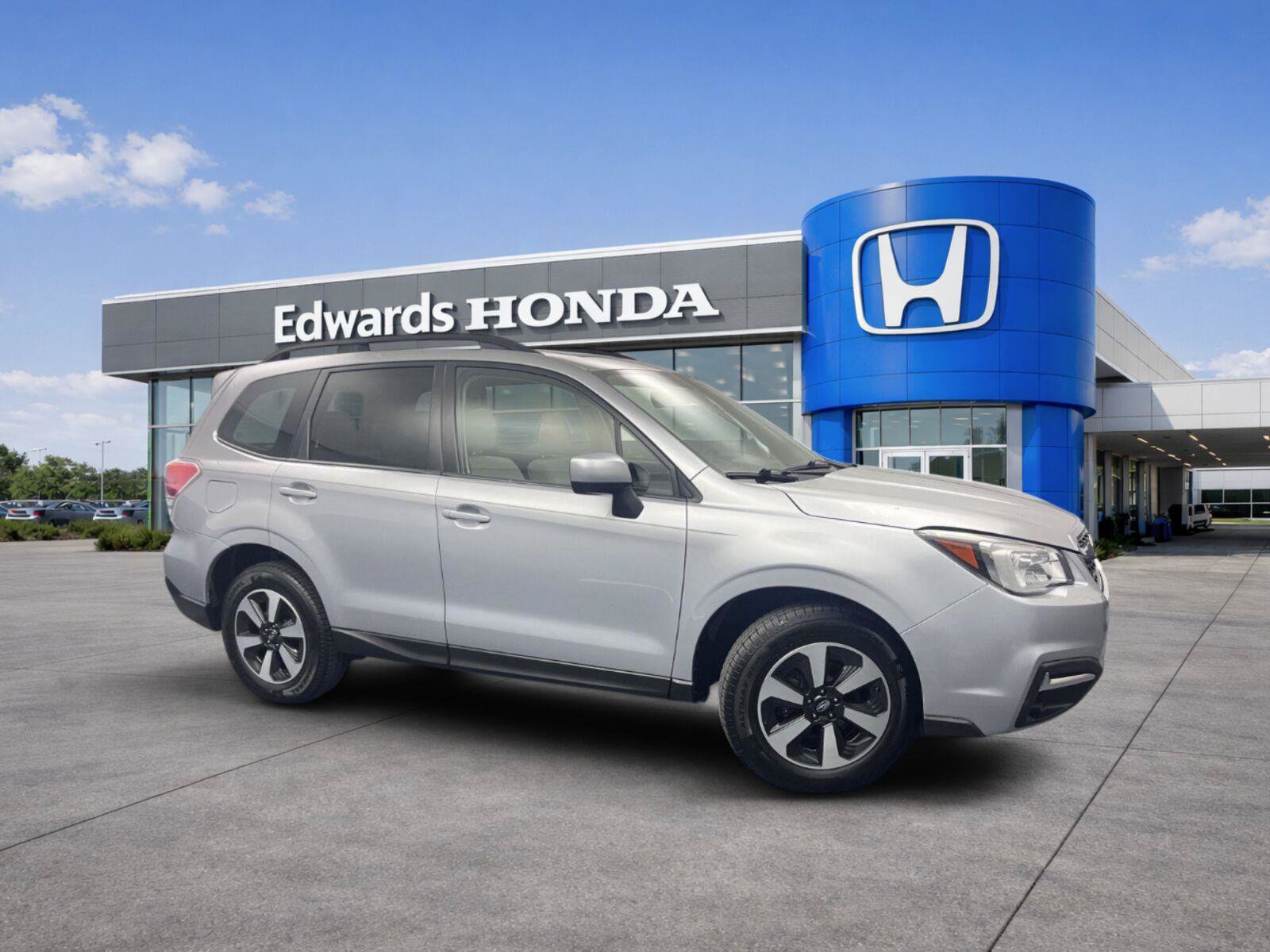 Used 2018 Subaru Forester 2.5i Premium AWD/4WD image 1
