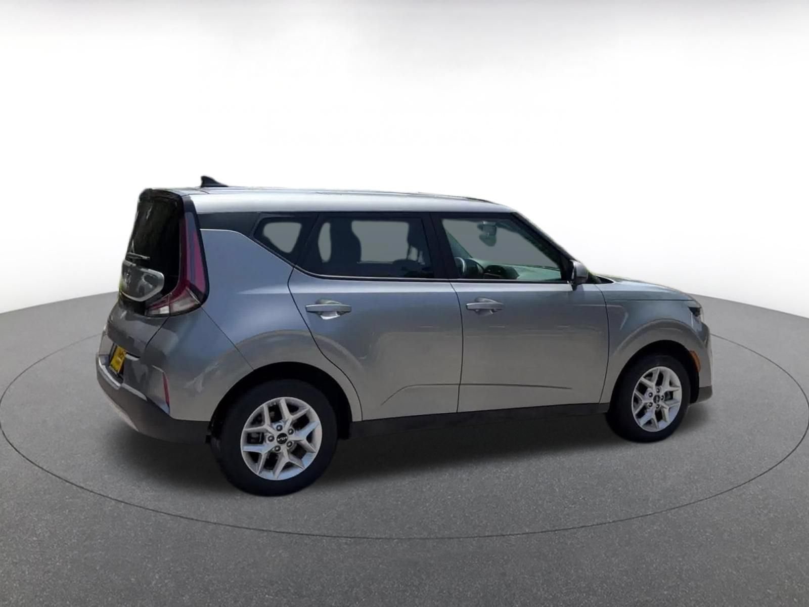 Used 2025 Kia Soul LX w/ LX Technology Package FWD image 14