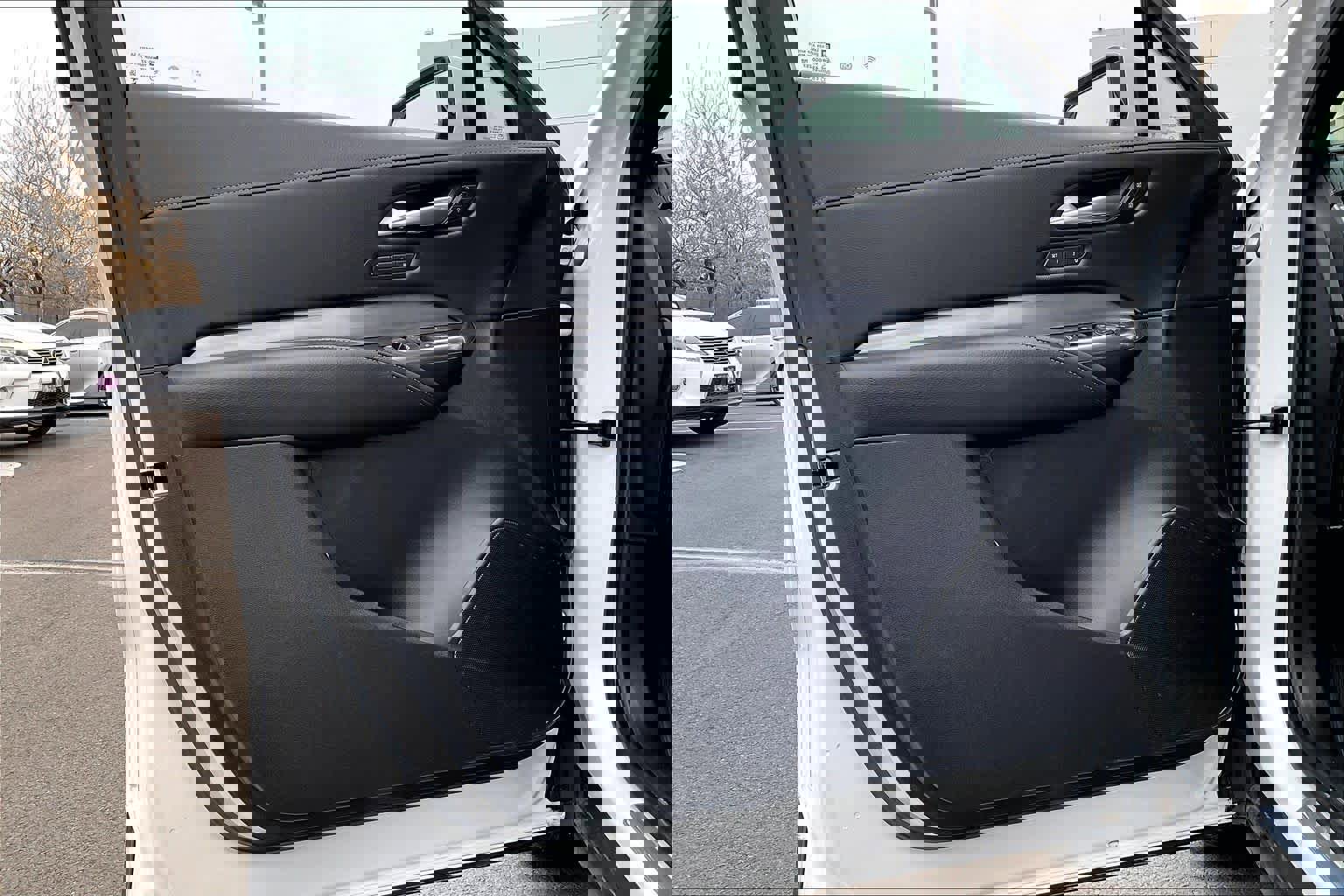 Used 2024 Cadillac XT4 Premium Luxury w/ Technology Package image 21