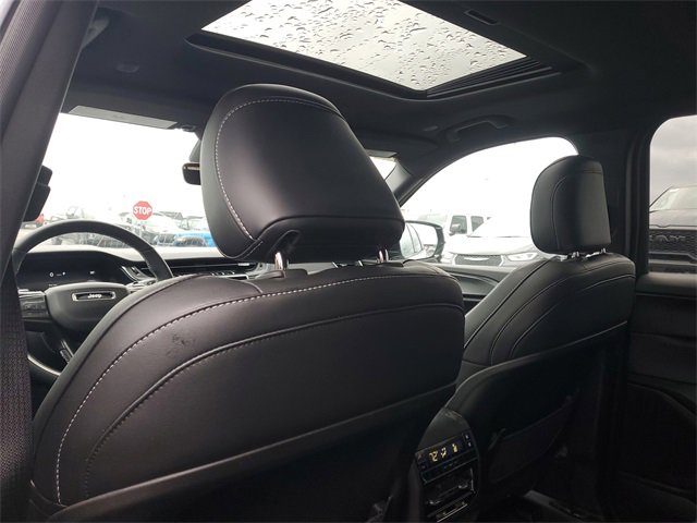 New 2025 Jeep Grand Cherokee L Altitude image 11