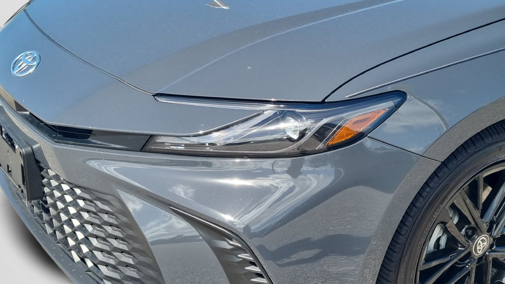 Used 2025 Toyota Camry LE FWD image 9