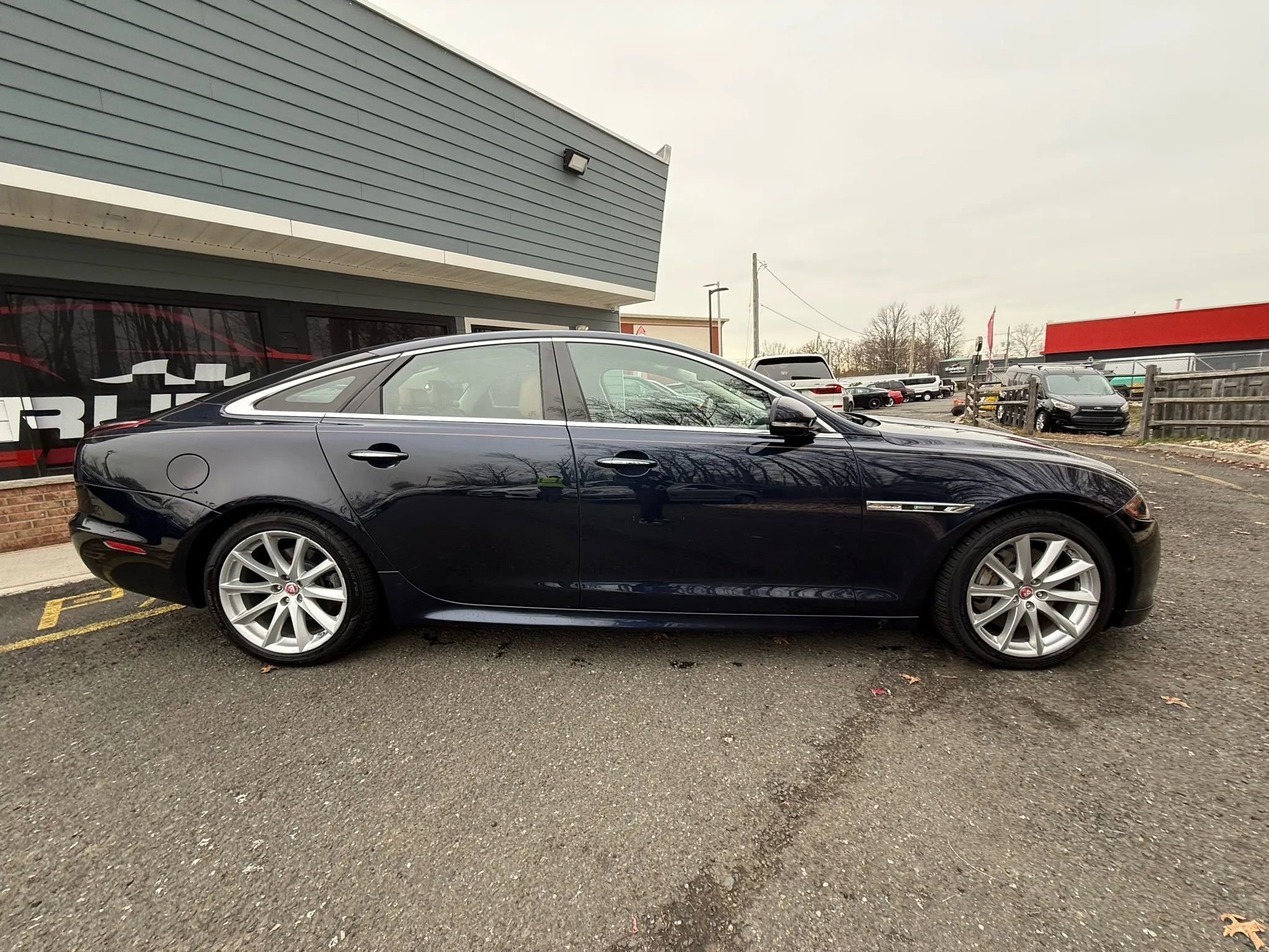Used 2016 Jaguar XJ R-Sport image 7