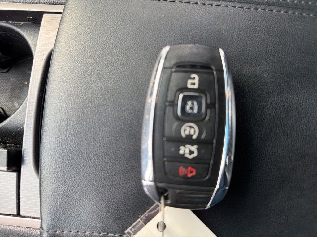 Used 2017 Lincoln MKZ Premiere image 20