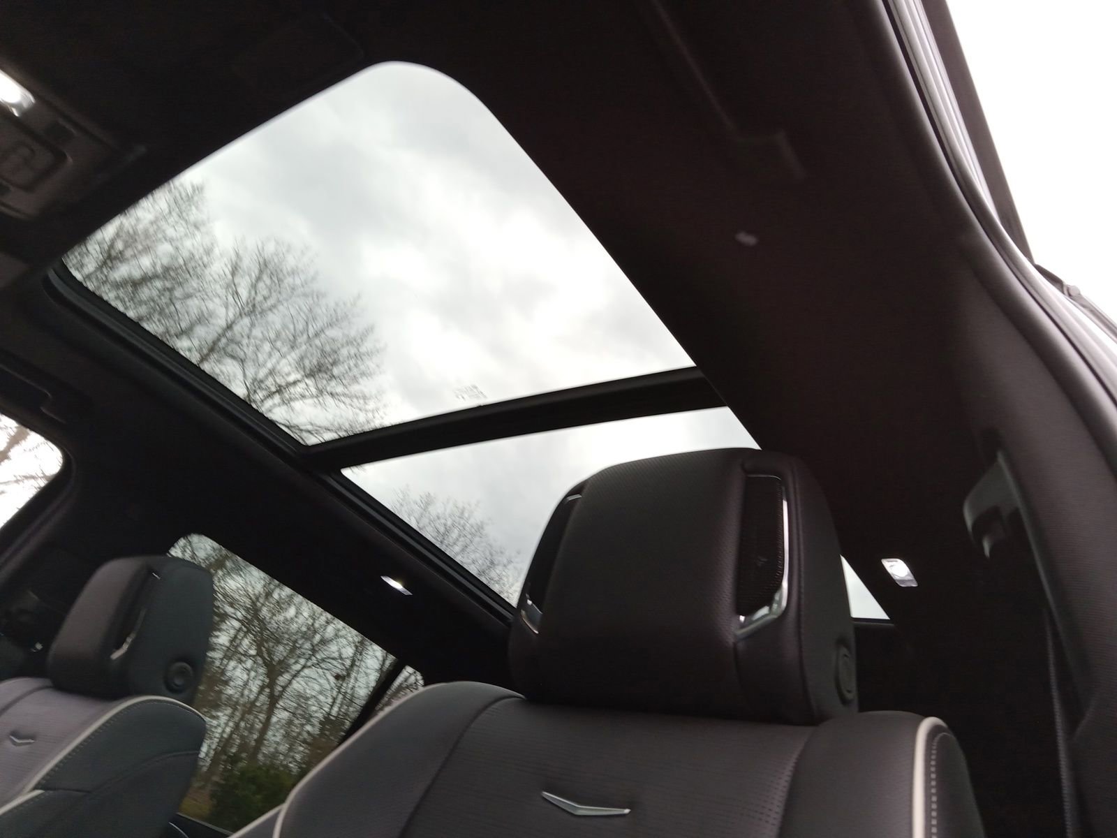 Used 2024 Cadillac Escalade Premium Luxury image 11