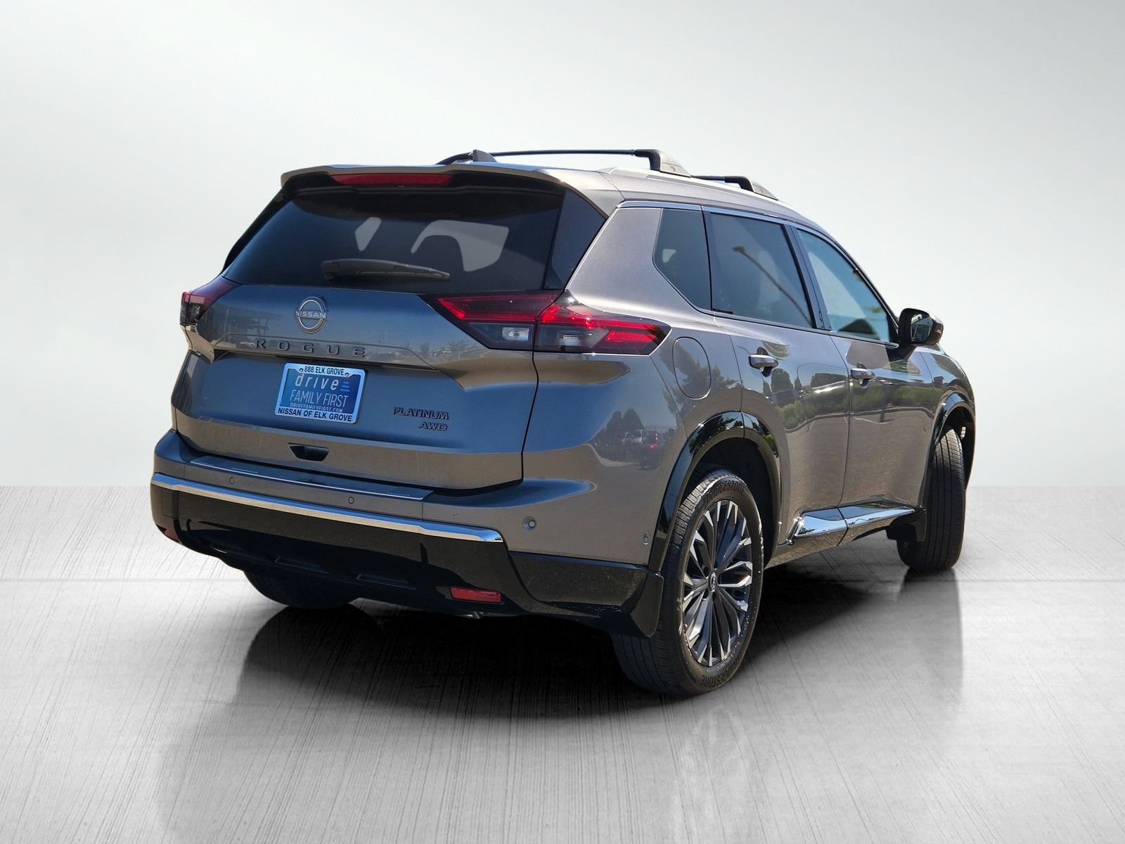 Used 2026 Nissan Rogue Platinum w/ Platinum Premium Package AWD/4WD image 4