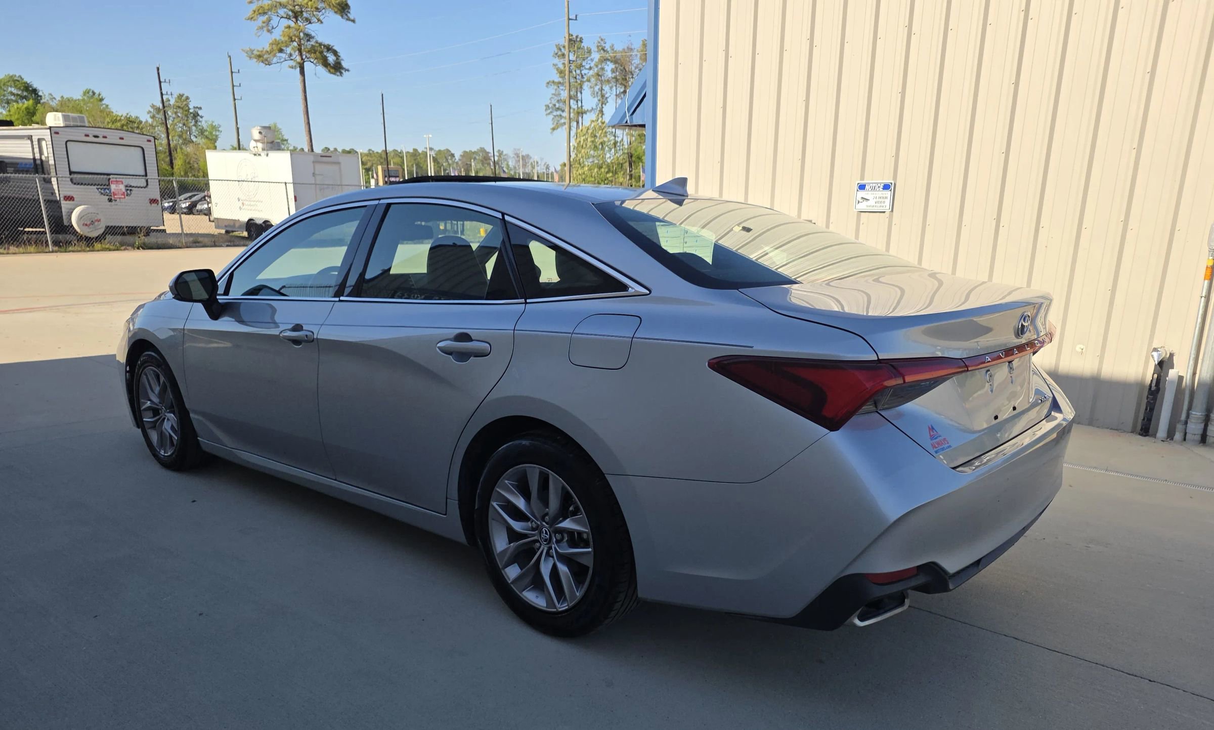 Used 2019 Toyota Avalon XLE w/ Moonroof Package FWD image 11