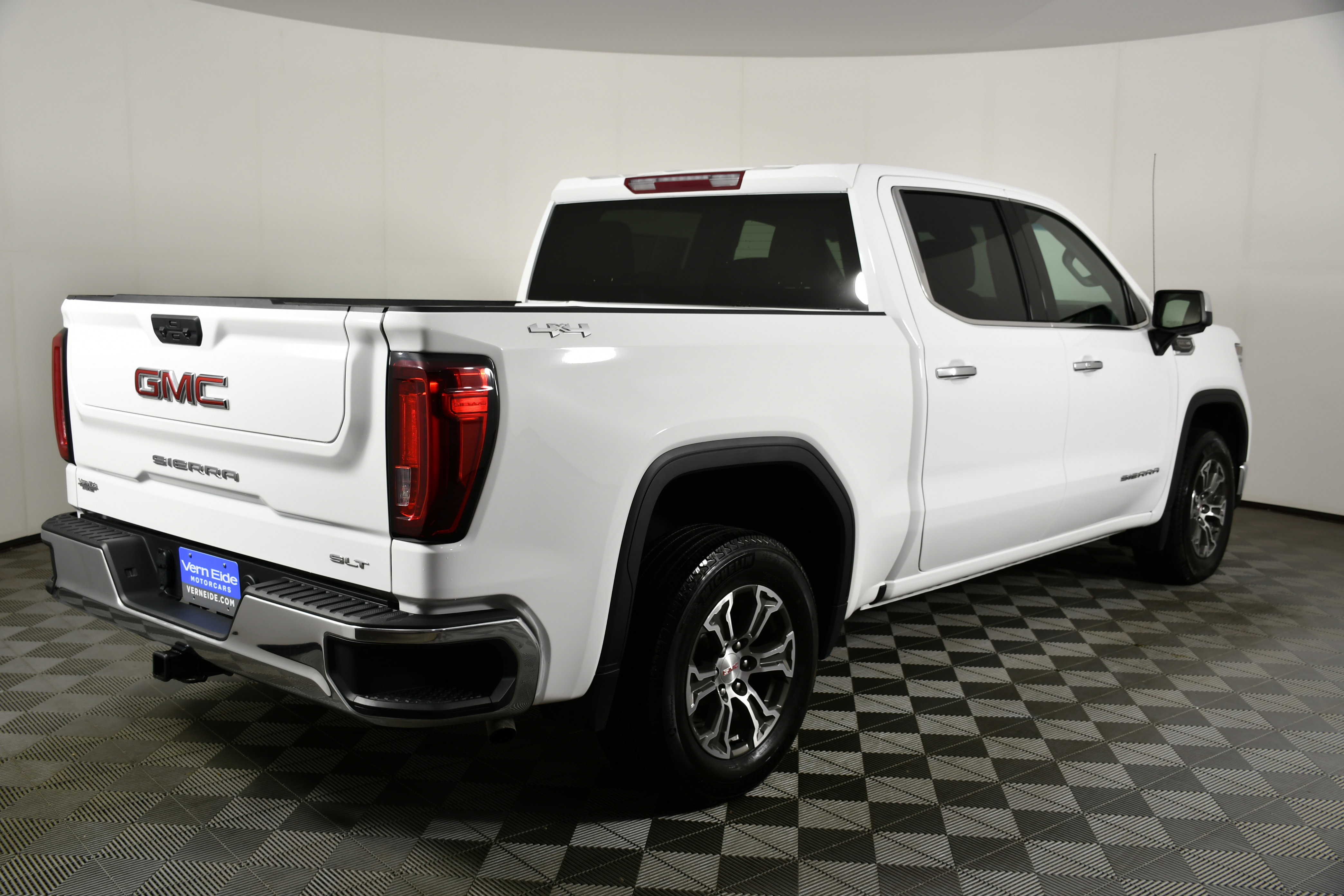 Used 2025 GMC Sierra 1500 SLT image 6