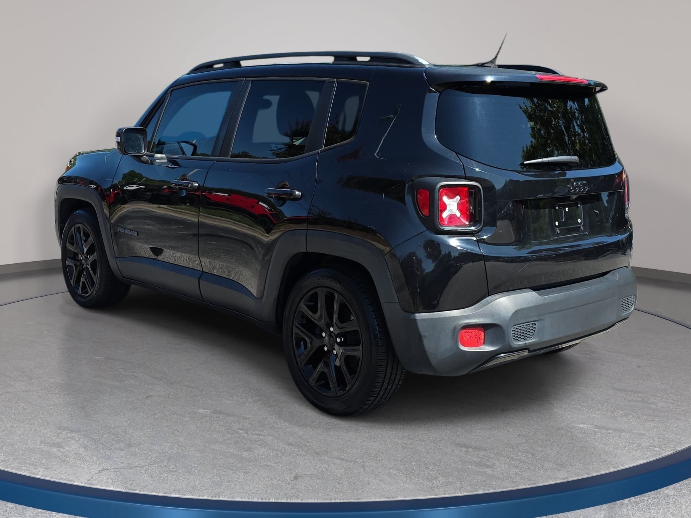 Used 2017 Jeep Renegade Altitude FWD image 7