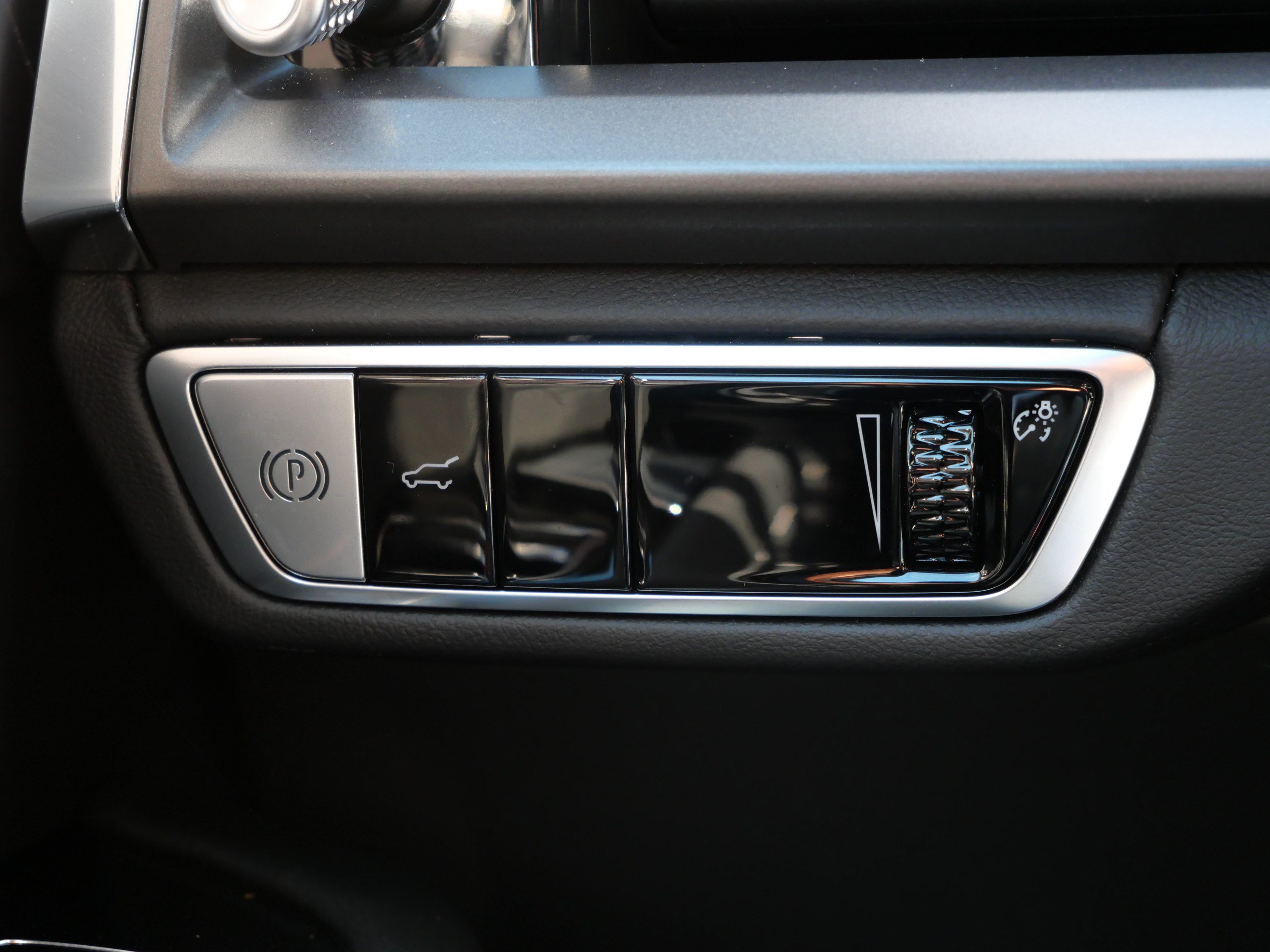 Certified 2026 Cadillac Vistiq Sport w/ LPO, Floor Liner Package AWD/4WD image 23