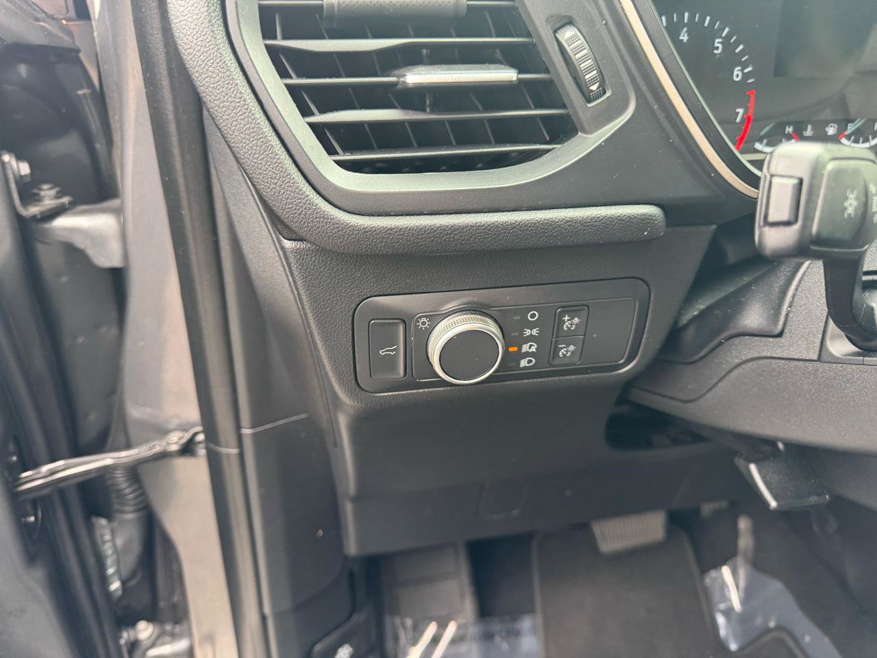 Used 2022 Ford Escape SE w/ Convenience Package FWD image 17