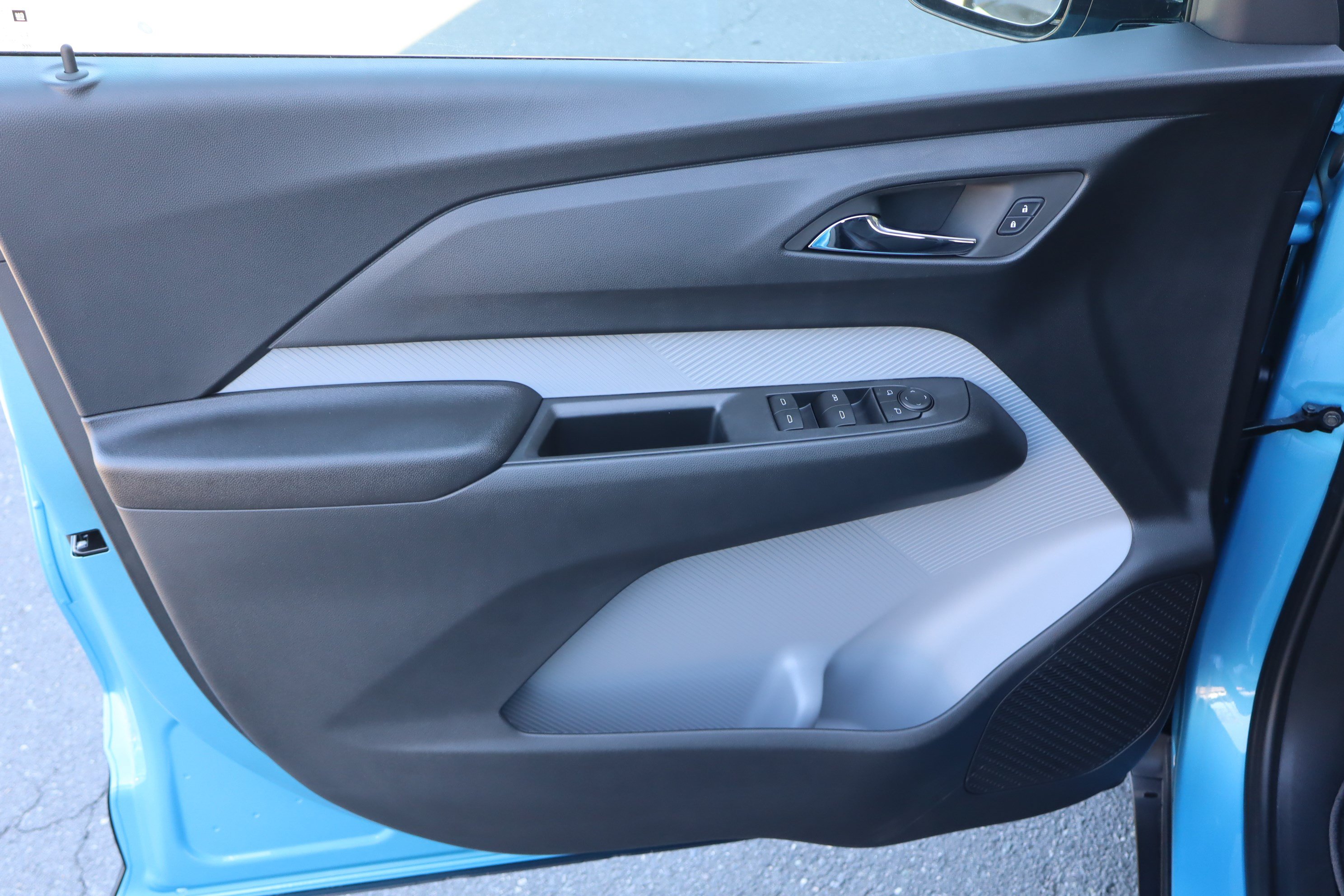 New 2027 Chevrolet Bolt RS w/ Technology Package FWD image 10