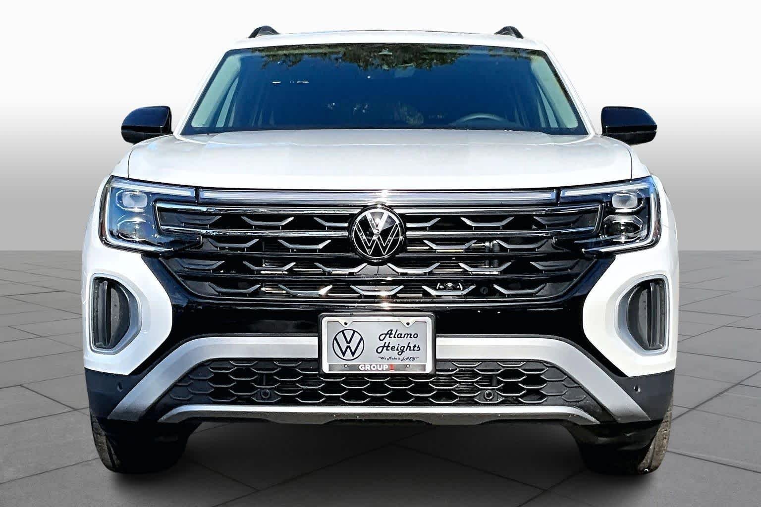 New 2026 Volkswagen Atlas Peak Edition image 3