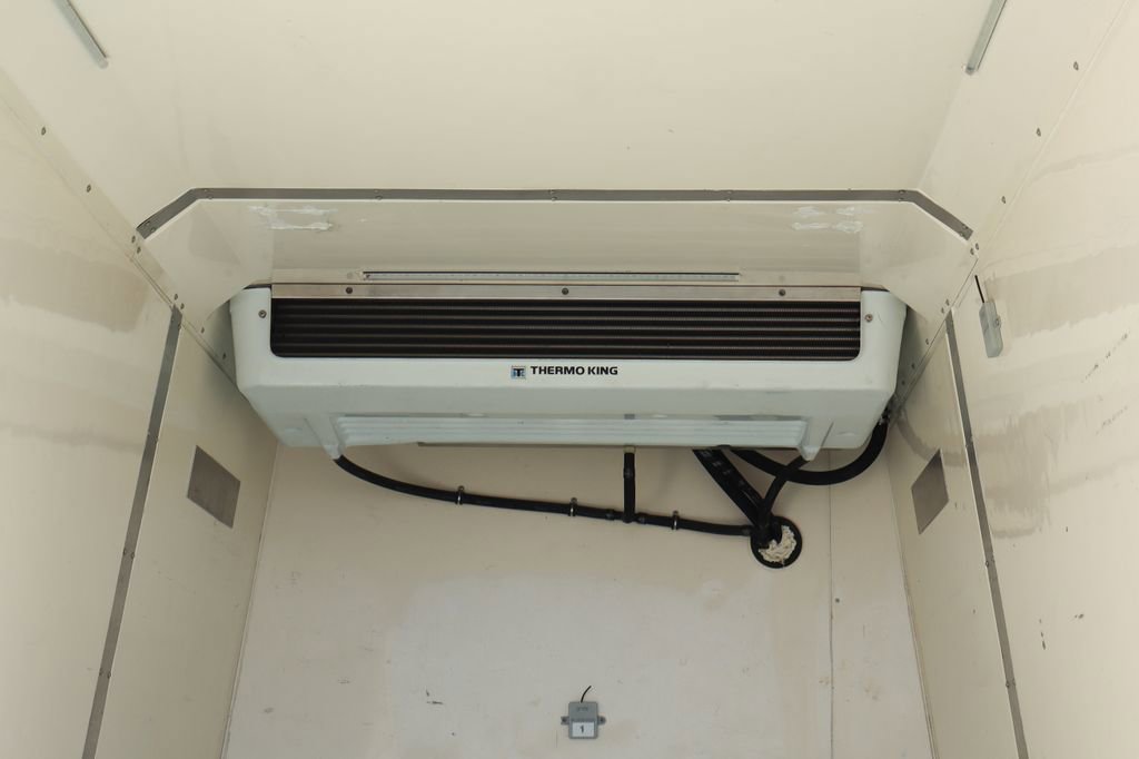 Used 2016 Freightliner Sprinter 3500 w/ High Idle Fixed Package image 9