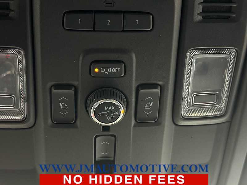 Used 2023 Chevrolet Suburban Premier AWD/4WD image 41