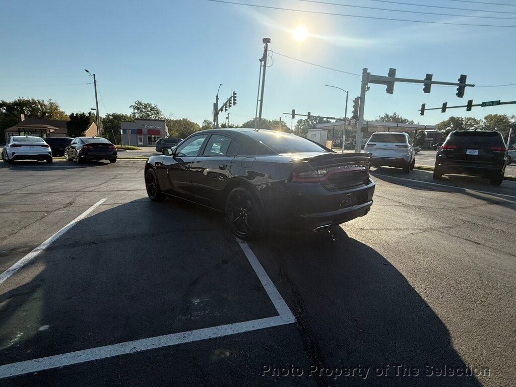 Used 2017 Dodge Charger SE w/ Blacktop Package image 11