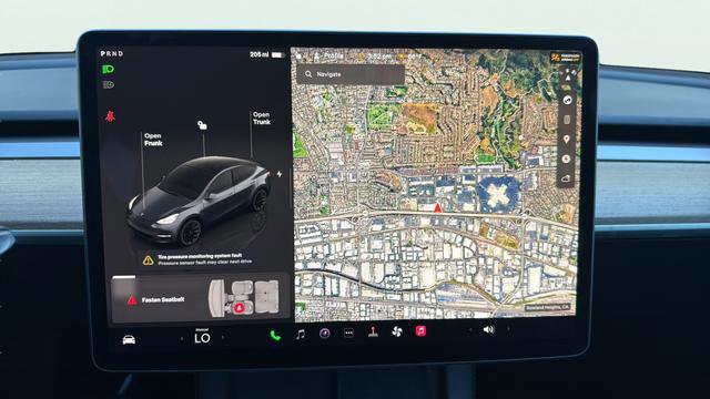 Used 2022 Tesla Model Y Long Range image 17