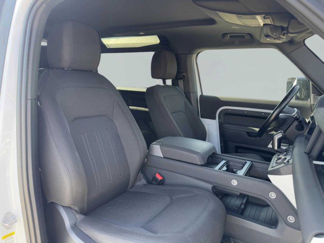 Used 2021 Land Rover Defender 90 image 42