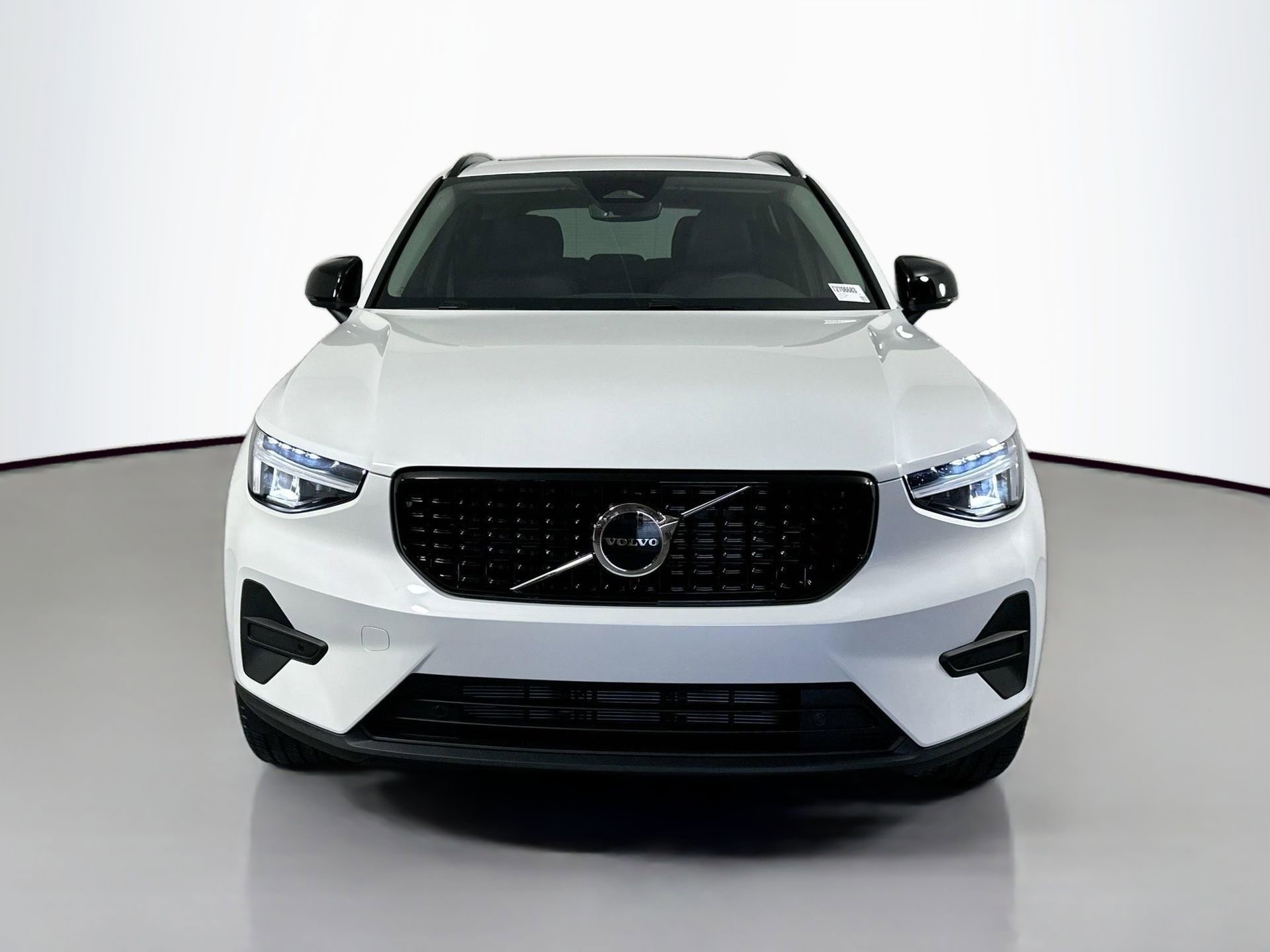 New 2026 Volvo XC40 B4 Core image 2