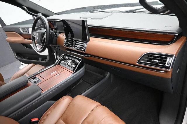 Certified 2023 Lincoln Navigator Reserve AWD/4WD image 31