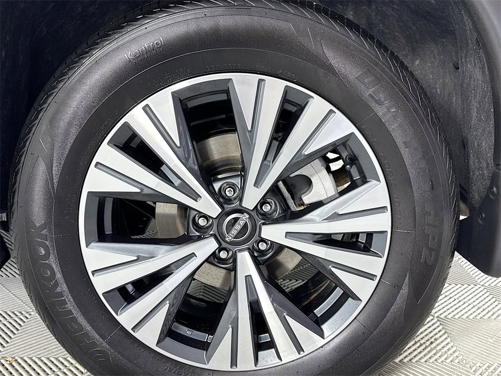 Used 2023 Nissan Rogue SV image 29