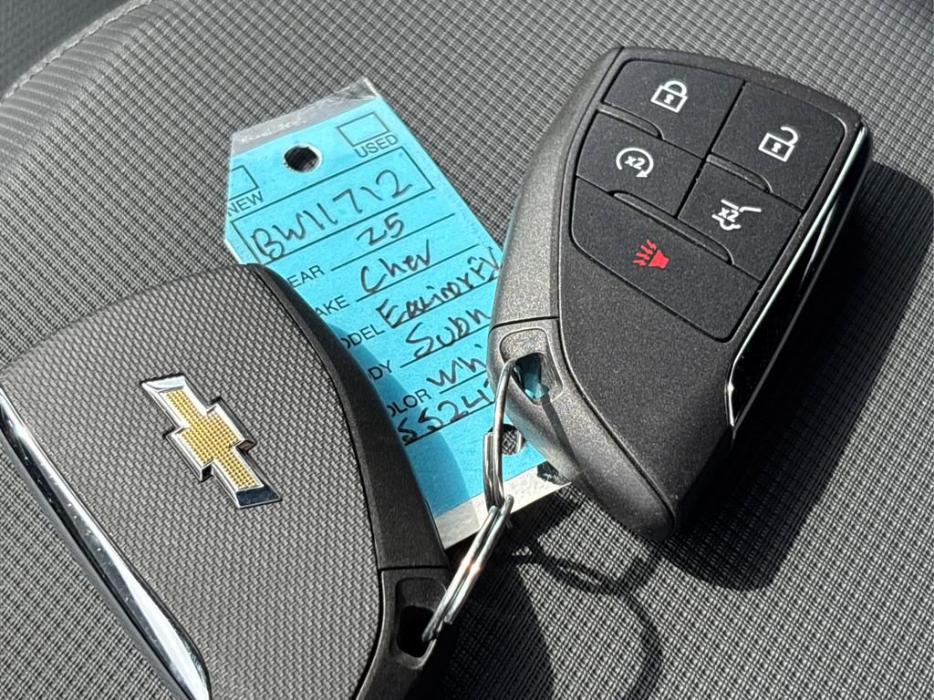 Used 2025 Chevrolet Equinox EV LT w/ Convenience Package II image 34
