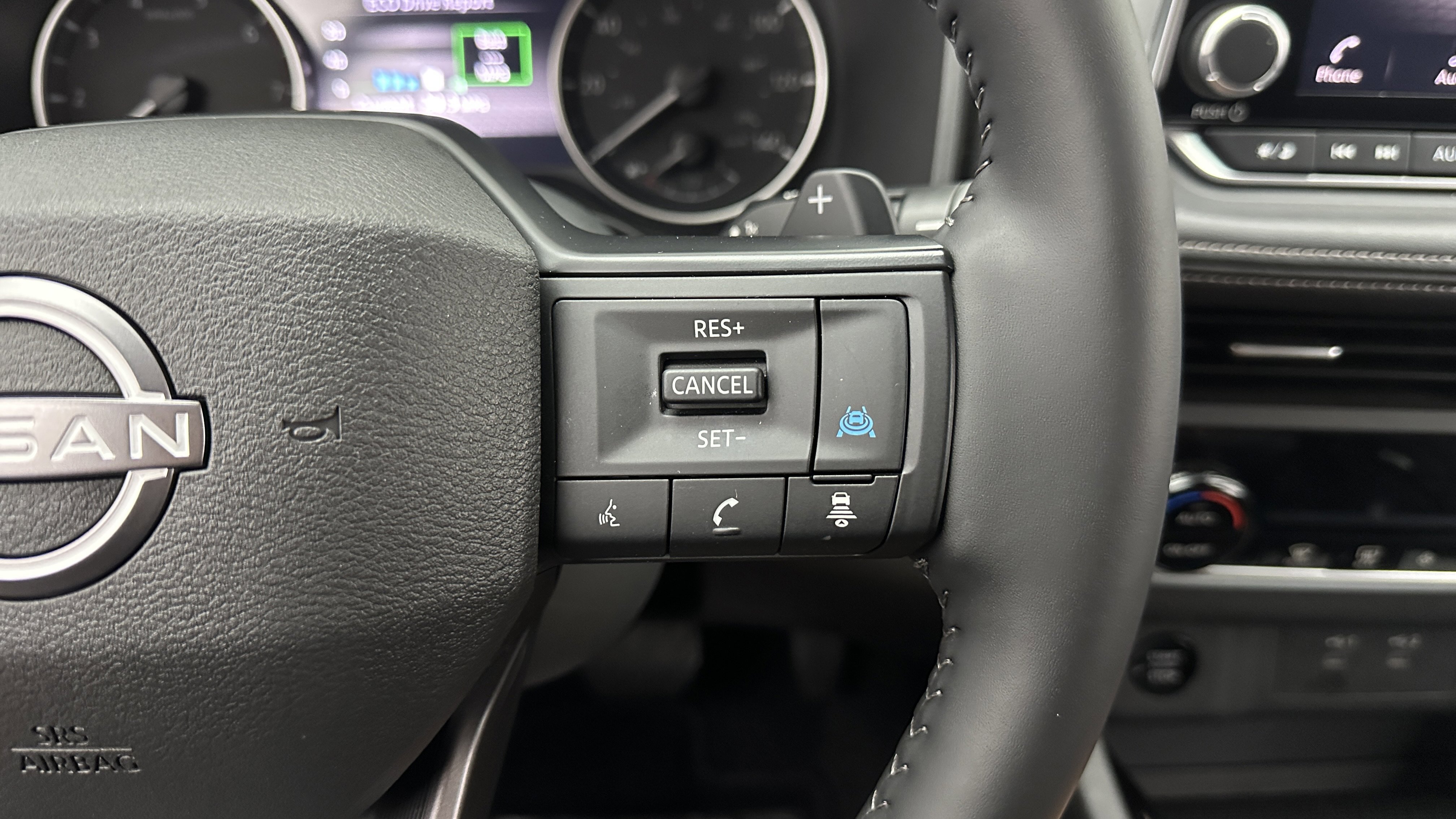 Used 2025 Nissan Rogue SV image 16