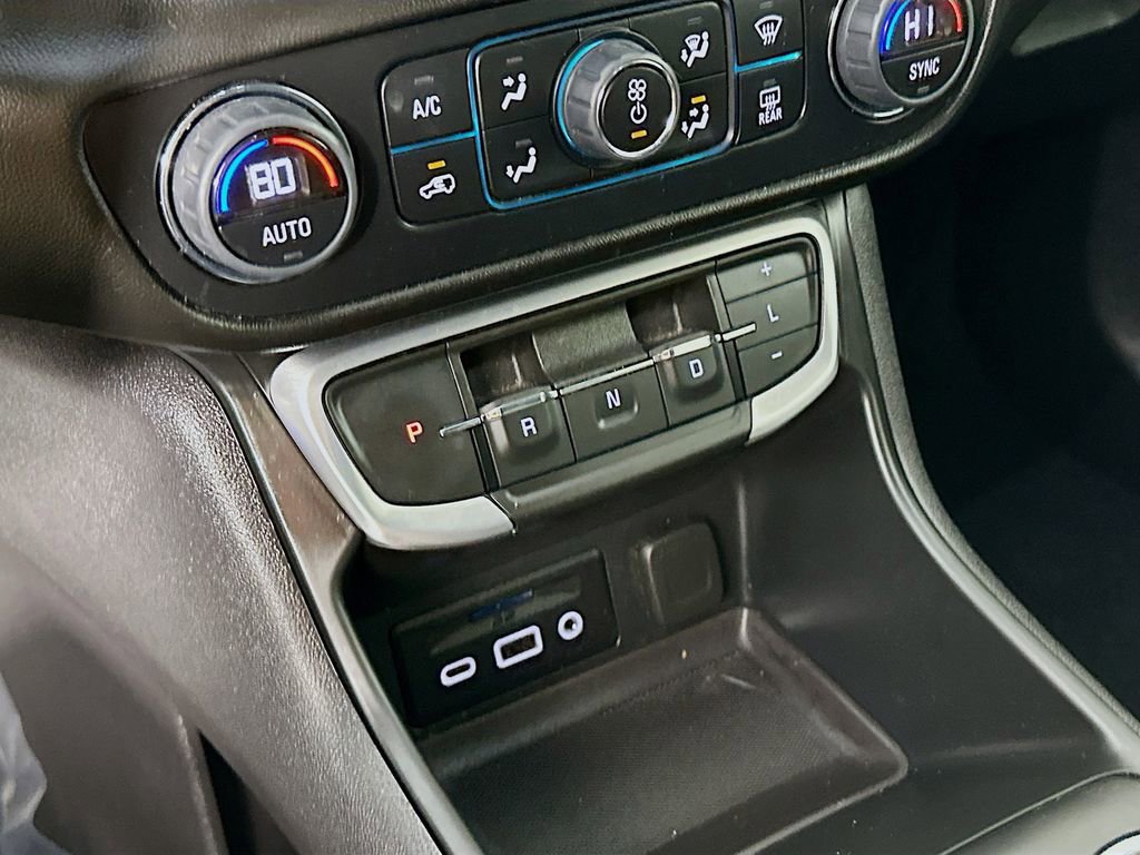 Used 2024 GMC Terrain SLT image 23