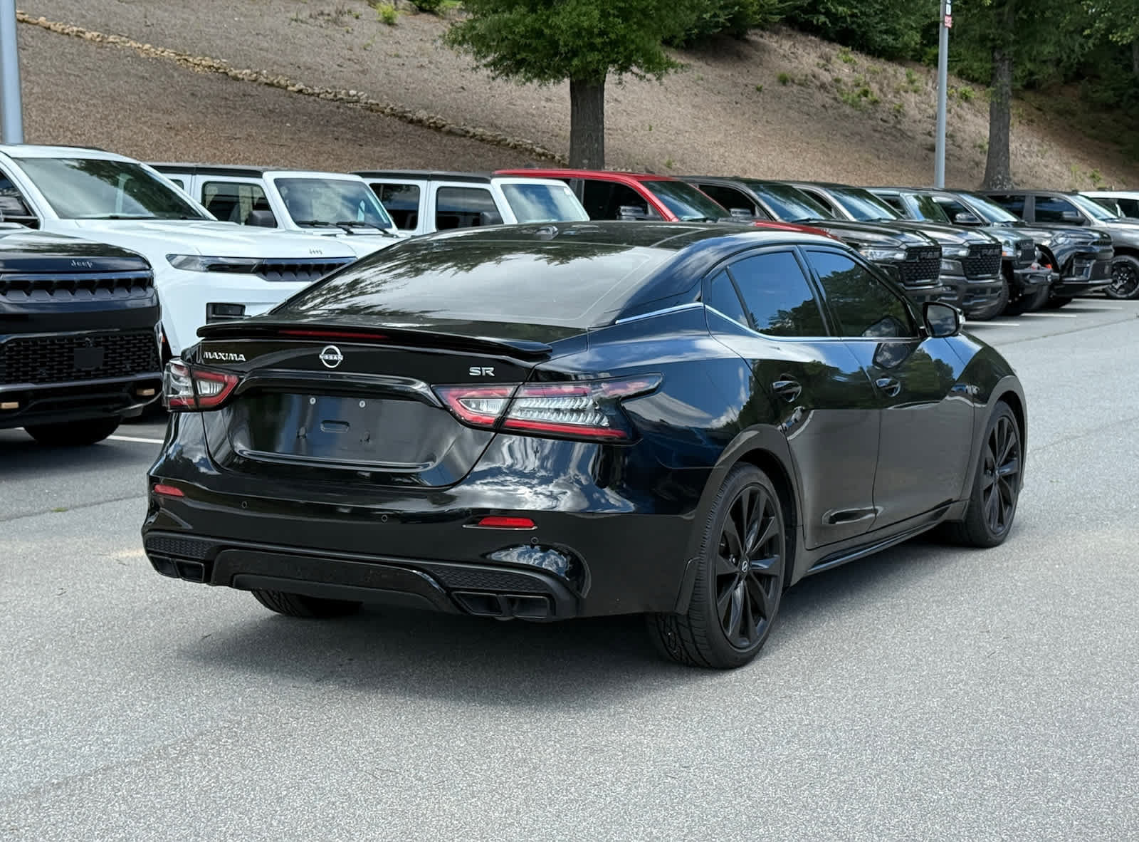 Used 2023 Nissan Maxima SR w/ Sport Mat Group FWD image 5