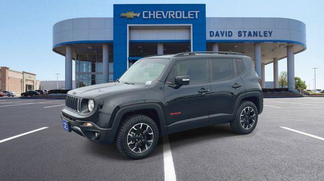 Used 2023 Jeep Renegade Latitude AWD/4WD image 4