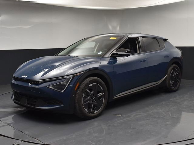 Certified 2025 Kia EV6 Light w/ Light LR Technology Package image 4