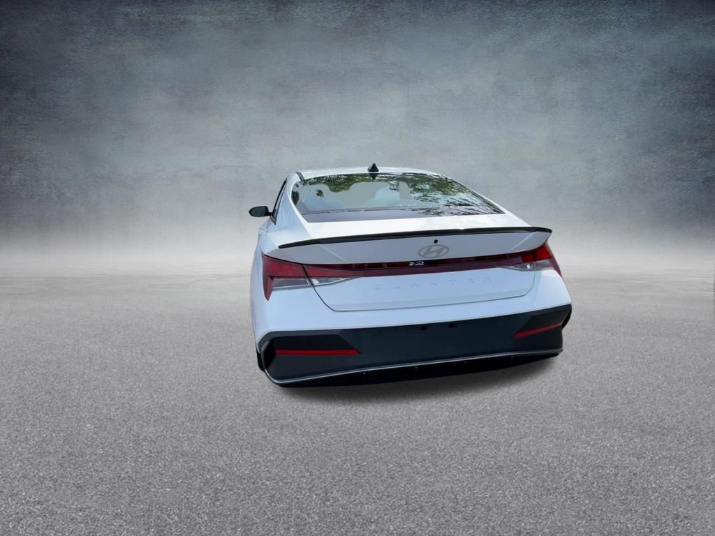 Used 2025 Hyundai Elantra Sport image 19