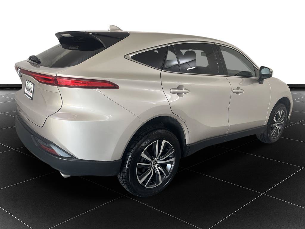 Used 2024 Toyota Venza LE AWD/4WD image 5